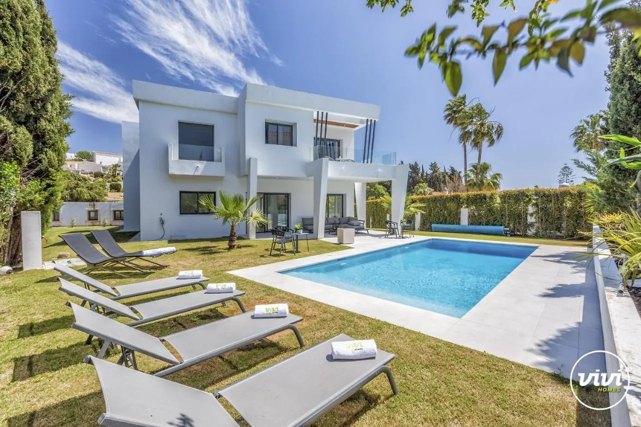 Vivi Homes -Villa Ruby Pool, Garden, Golf & Beach Sitio de Calahonda فيلة