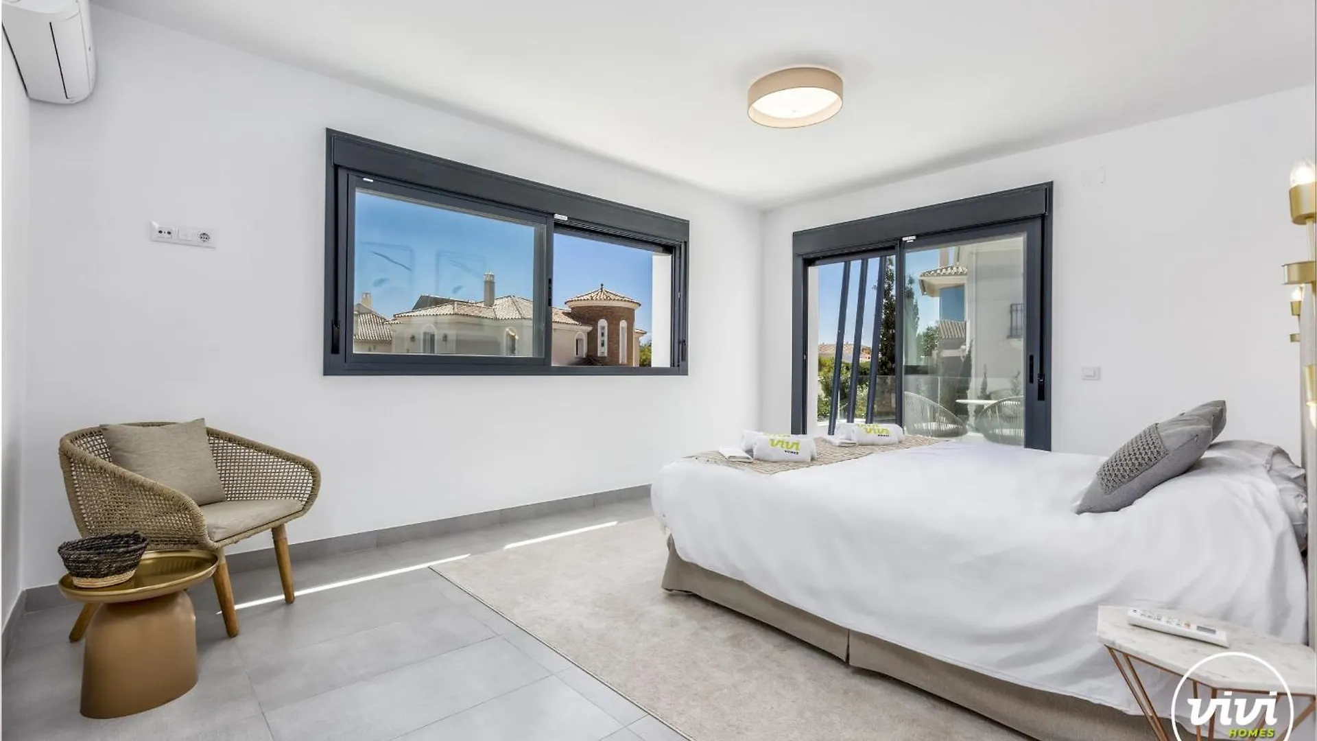 Vivi Homes -Villa Ruby Pool, Garden, Golf & Beach Sitio de Calahonda 0*,  إسبانيا