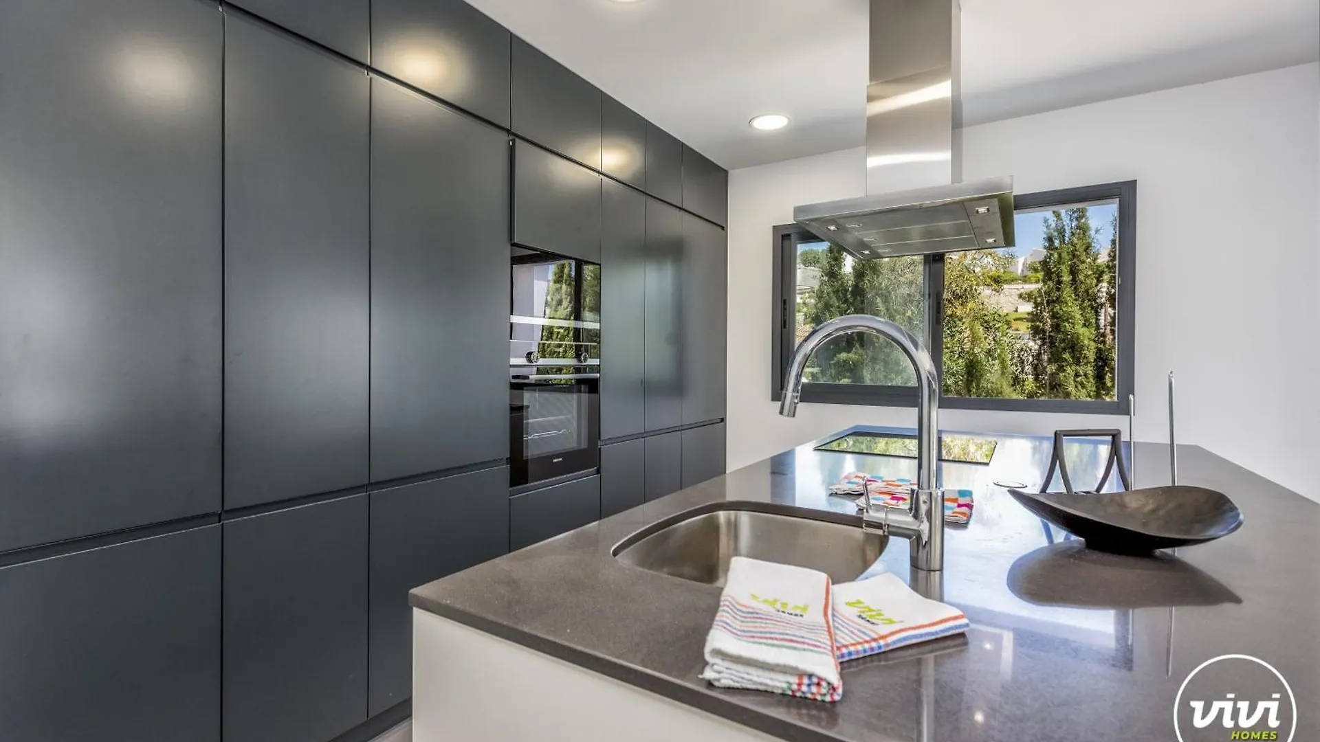فيلة Vivi Homes -Villa Ruby Pool, Garden, Golf & Beach Sitio de Calahonda