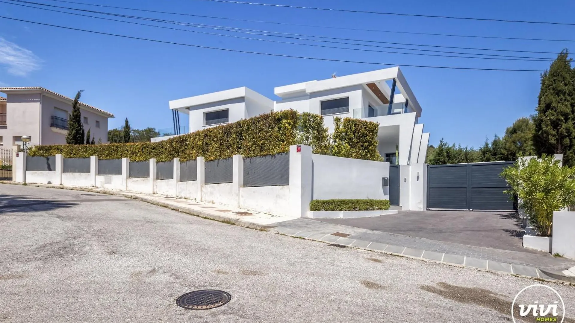 Vivi Homes -Villa Ruby Pool, Garden, Golf & Beach Sitio de Calahonda 스페인