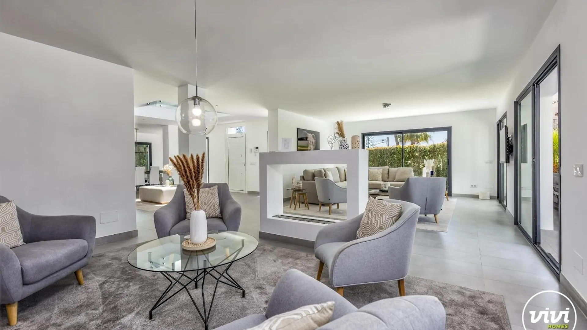 Vivi Homes -Villa Ruby Pool, Garden, Golf & Beach Sitio de Calahonda