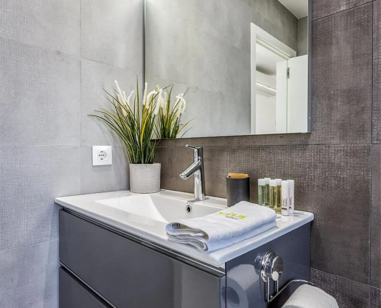 فيلة Vivi Homes -Villa Ruby Pool, Garden, Golf & Beach Sitio de Calahonda
