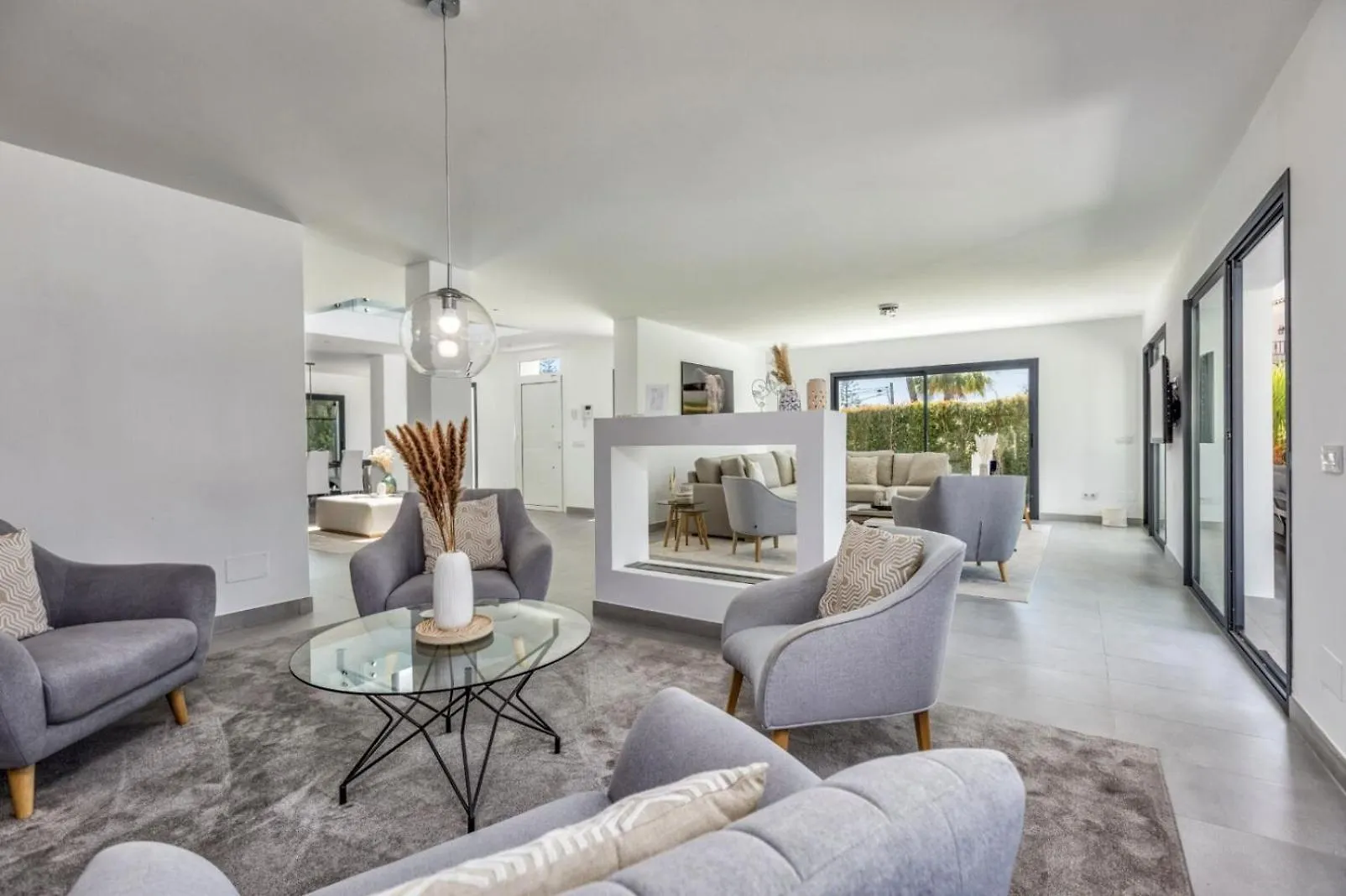 Vivi Homes -Villa Ruby Pool, Garden, Golf & Beach Sitio de Calahonda 빌라