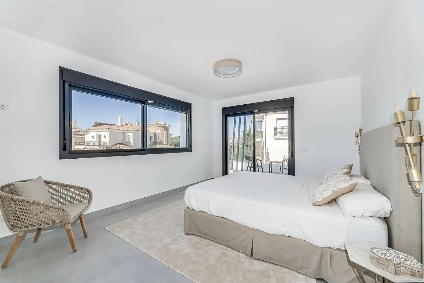 Vivi Homes -Villa Ruby Pool, Garden, Golf & Beach Sitio de Calahonda 0*,  스페인