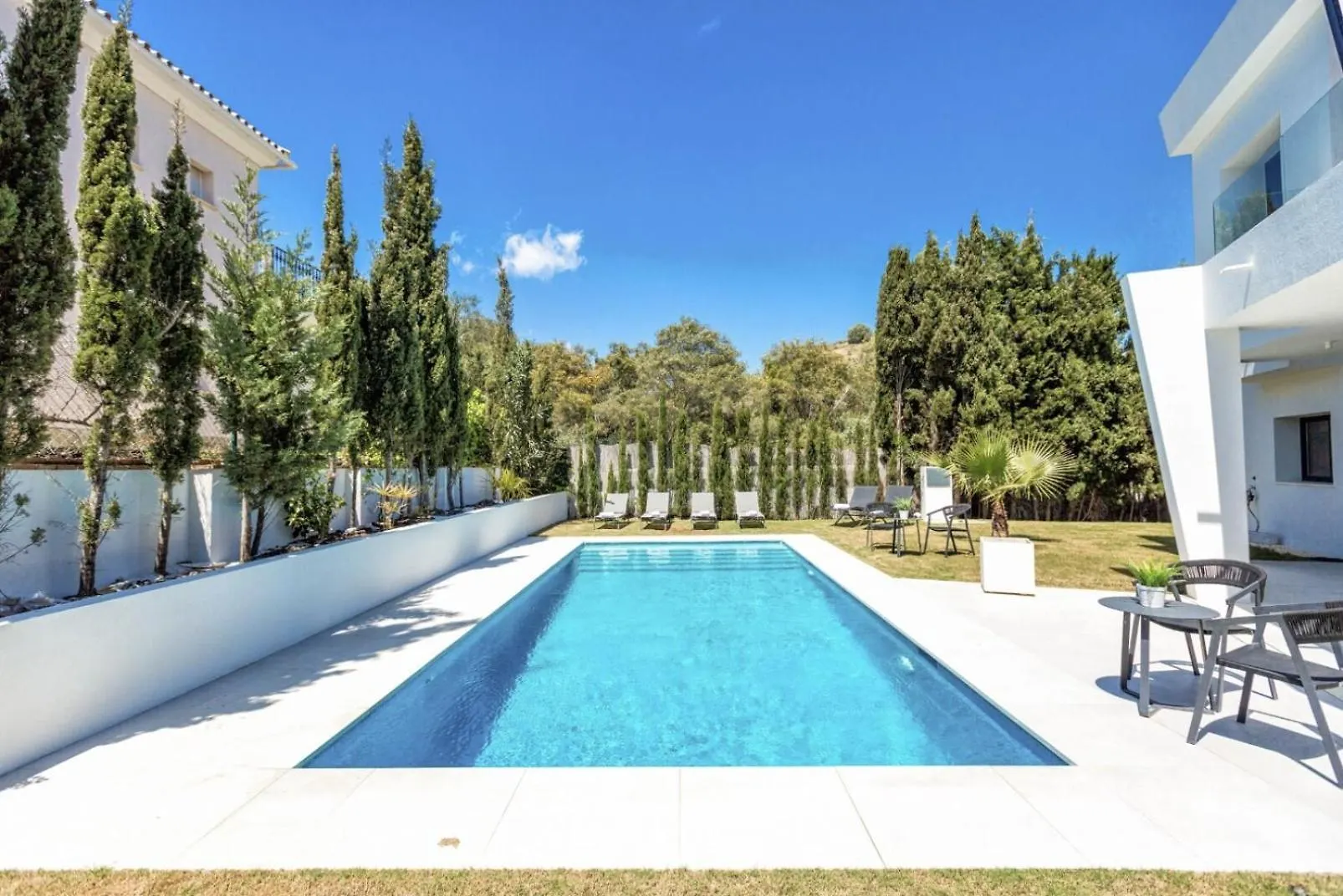 Vivi Homes -Villa Ruby Pool, Garden, Golf & Beach Sitio de Calahonda 0*,  스페인